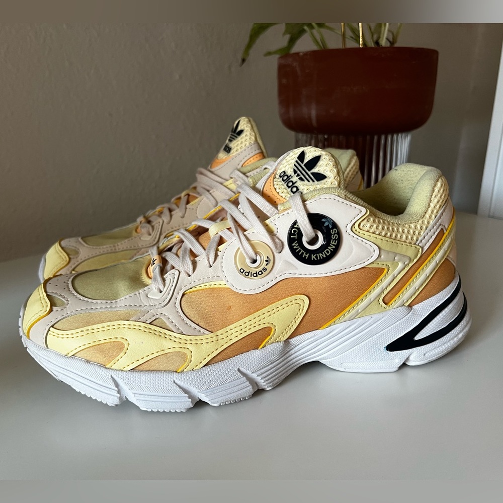 Adidas Astir (white, yellow, black)